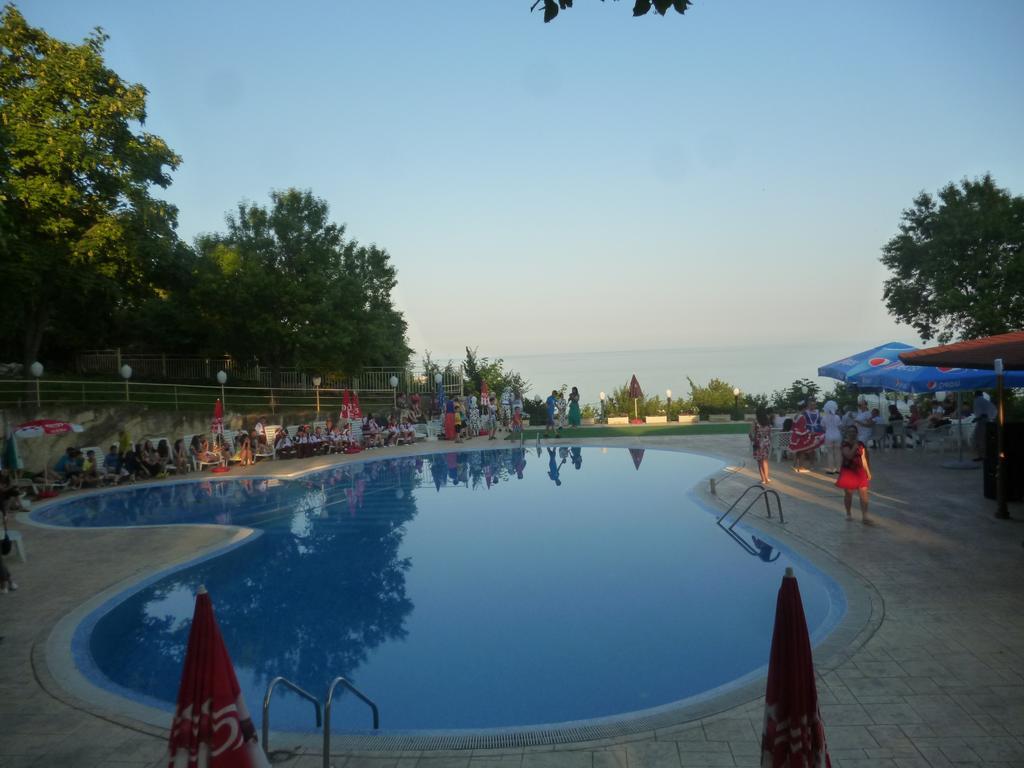 Ahilea Hotel - Free Pool Access Balčik Exteriér fotografie