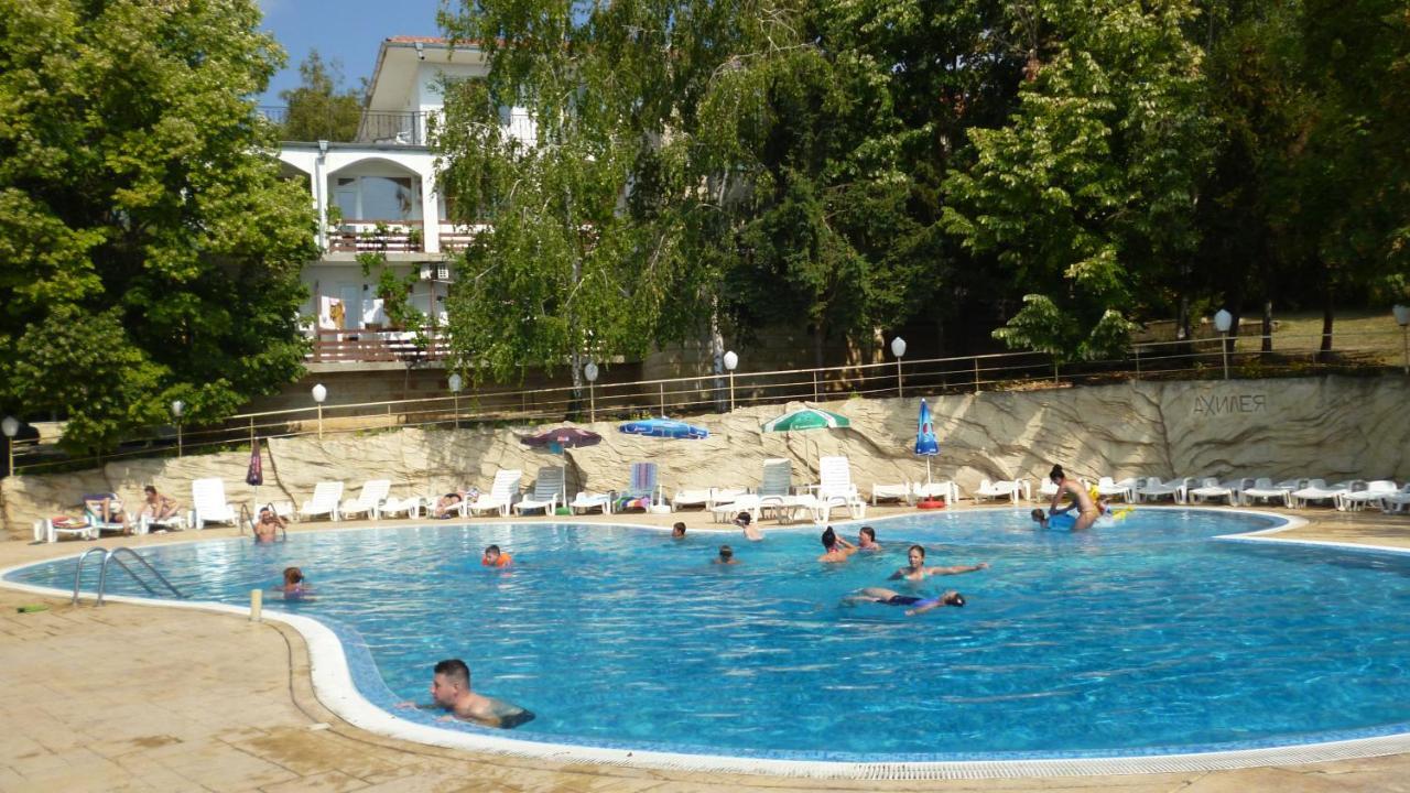 Ahilea Hotel - Free Pool Access Balčik Exteriér fotografie